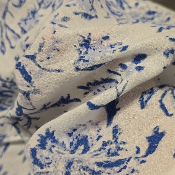 Lucky Brand Top Blouse Women's Medium White Blue Split-Neck Smocked Comfy Casual - Picture 7 of 10